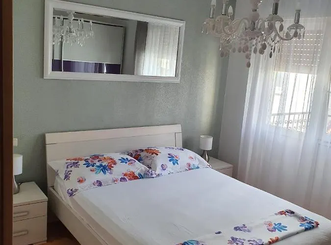 Apartment Tomislav شقة *