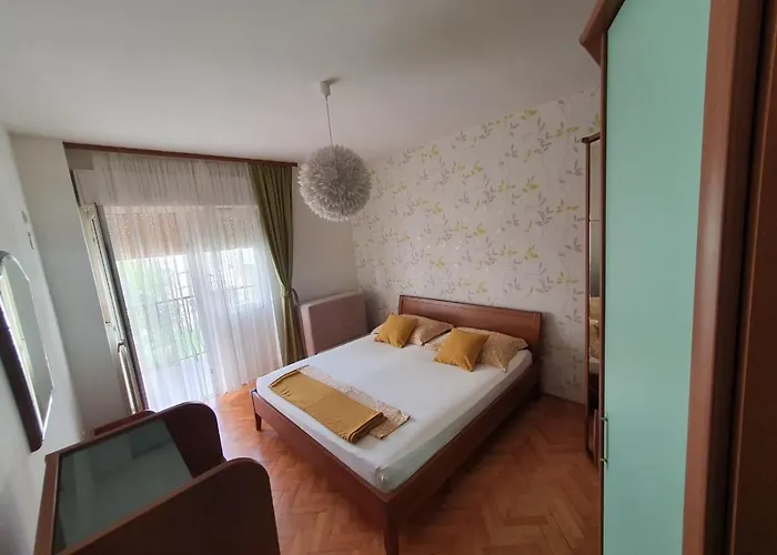 Apartment Tomislav أوميس