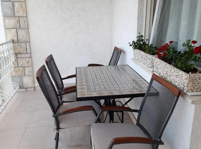 Apartment Tomislav * أوميس