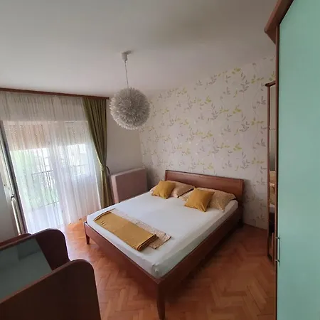 Apartment Tomislav Omis