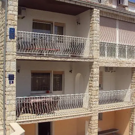 Apartment Tomislav Lägenhet *